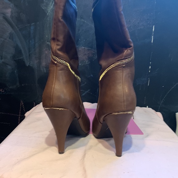 Fergalicious heeled boots. Size 7M. - Picture 6 of 6